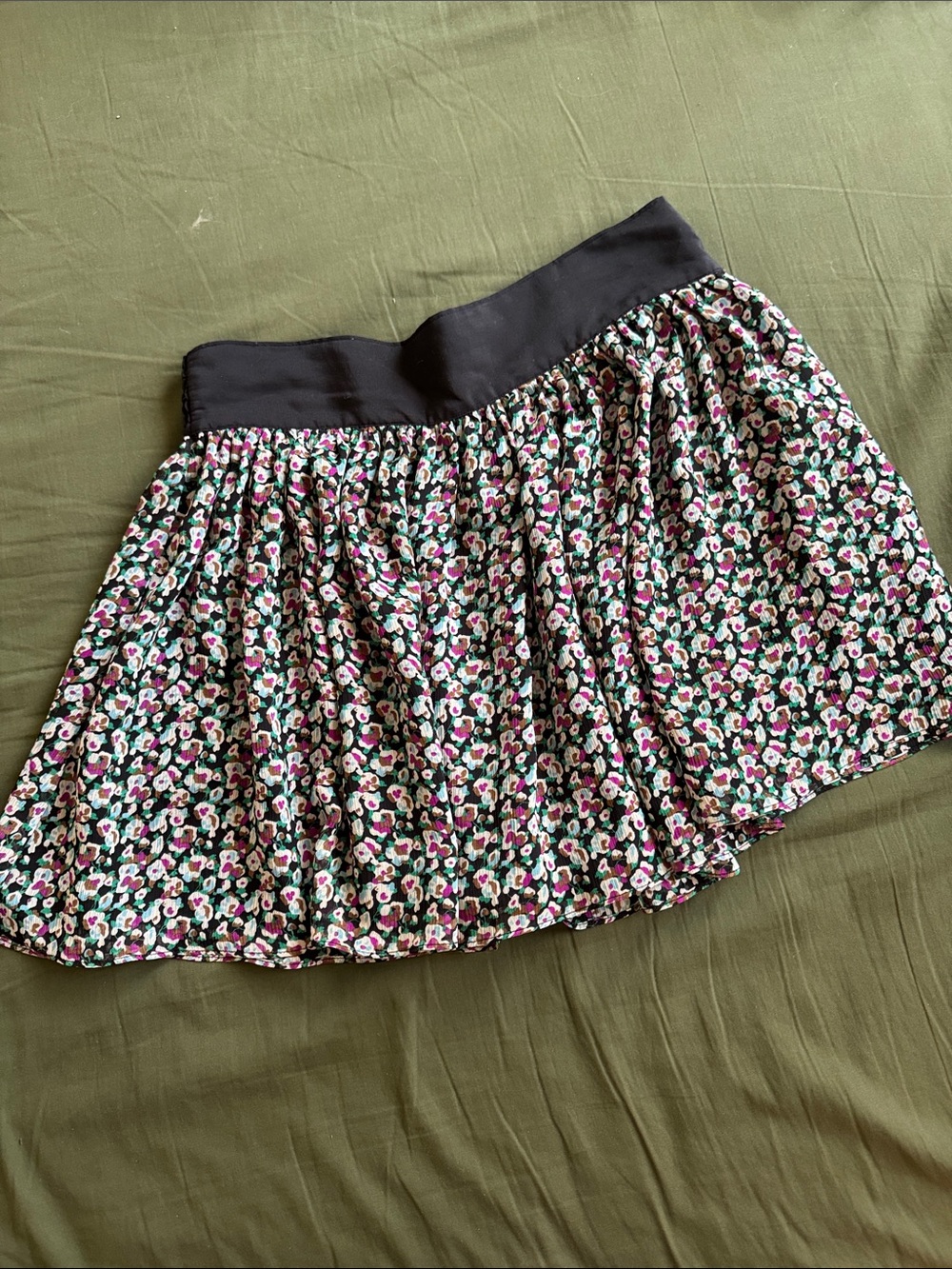 Floral flowy Mini Skirt in Black and Purple